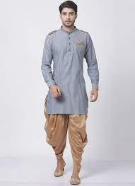Kurta sendiri adalah pakaian yang berbentuk kemeja panjang memakai kurta akan lebih lengkap bila ditambah aksesoris yang disebut dhoti. 7 Pakaian Tradisional India Untuk Laki Laki Dan Perempuan