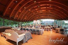 How Unique Is This Venue Setting Love This Arkansas Wedding Venues Crystal Bridges Weddings Arkansas Wedding