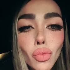 Luisa Angulo's Instagram, Twitter & Facebook