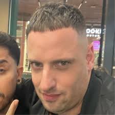 While I can't share with you about my new -amazing- job; I would love to  talk about the YouTube Channel (and Patreon), my friends and I just opened  TODAY! In a world