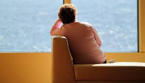 في الوحدة ، نحن نركز على الاهتمام العاطفي في حياتنا ، لذاكرتنا ، لكل التفاصيل من حولنا. Ø§Ø­Ø°Ø± Ù…Ù† Ø§Ù„ÙˆØ­Ø¯Ø© Ø§Ù„Ø¹Ø²Ù„Ø© Ø¹Ù† Ø§Ù„Ø¢Ø®Ø±ÙŠÙ† ØªØ¤Ø¯ÙŠ Ø¥Ù„Ù‰ Ø§Ù„Ø§Ù†ØªØ­Ø§Ø± Ù‡Ø§Ø´ØªØ§Ù‚Ø§Øª ØµØ­ÙŠÙØ© Ø¥Ù„ÙƒØªØ±ÙˆÙ†ÙŠØ© Ø´Ø§Ù…Ù„Ø© Ù…Ø³ØªÙ‚Ù„Ø©