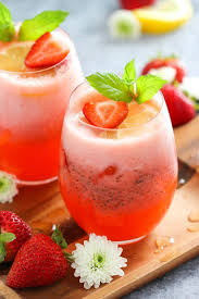 Chia Seed Drink Strawberry Lemonade With Chia Seeds In 2020 Healthy Summer Drink Recipes Healthy Summer Drinks Summer Drinks