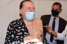 Silvio santos e tiago abravanel. Silvio Santos Recebe Segunda Dose Da Vacina Contra A Covid 19 Em Sao Paulo Radio Itatiaia A Radio De Minas