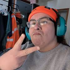 Yes — this is a fascinating case where science and history converge.  Researchers analyzing an obsidian mirror once owned by John Dee  (1527–1608/9), the famous mathematician, astrologer, and advisor to Queen  Elizabeth