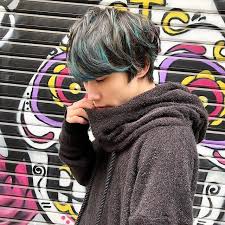 kumiko ogawaさんはinstagramを利用しています メンズデザインカラー 太めのハイライトと前髪インナーカラーをいれて 人とは少し違ったオシャレデザインカラー インスタ特別価格 ワンカラー9720 6000 カットカラー12 髪色 メンズ メンズ ヘア