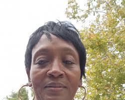 Leslie Mclaurin's Instagram, Twitter & Facebook