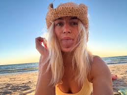 The only time I stop yapping is when I do my lip liner. Enjoy some random  pics and a video of my tipsy sister asking my boyfriend when he's gonna  propose