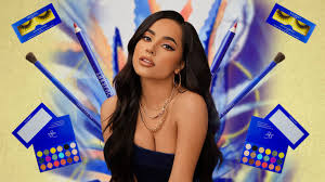 Настоящее имя — реббе́ка мари́ го́мес (англ. Becky G On Her New Makeup Brand Tresluce Beauty And What To Expect Next Teen Vogue