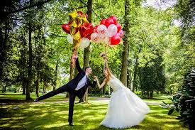 Bei uns finden sie die idee für eine gelungene überraschung: Luftballons Zur Hochzeit So Setzt Ihr Die Himmlisch Frohliche Deko Ein
