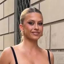 Dawn Pohl's Instagram, Twitter & Facebook