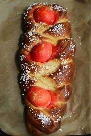 Since the dough has been braided and forms an easter wreath of sorts, the italian easter bread, or pane di pascua, is one of my favorite childhood memories of easter with my sicilian nana. Sicilian Easter Bread Sicilian Easter Cuddura Cu L Ova Mangia Bedda I Remember When She First Gave Me One Of Welcome To The Blog