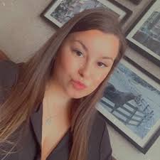 Kelsey Schuette's Instagram, Twitter & Facebook