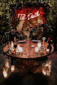 We're going beyond jack o' lanterns and candy bars to bring you some of the most sophisticated, elegant halloween wedding ideas. How To Have A Stylish Halloween Wedding