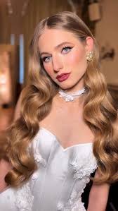 Sesja ślubna w stylu vintage 💍✨, Modelka: @martaaosak 💞, Fryzura:  @julita.machowiak , Organizacja i koordynacja: @wedding_arms , Content:  @kontenciara_ , Miejsce: @zamekwielkopolski , Gorset: ...