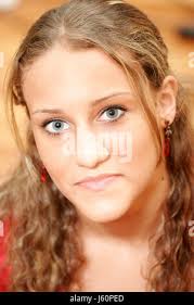 Volto ritratto friendly tipo adolescente carina ragazza bionda ragazze donna  shine brilla Foto stock