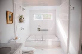Sementara pada bagian belakang bathtub dipasang jendela besar konsep kamar mandi desain industrial mungkin belum terlalu familiar, namun konsep ini cukup apik menghadirkan desain kamar mandi ukuran 1.5 x. 20 Desain Kamar Mandi Dengan Bathtub Terbaru Bathtub Desain Mandi