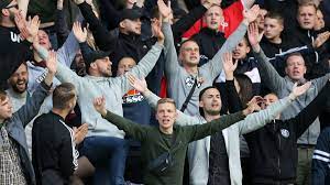 When felipe came off with an injury head coach breitenreiter did not make a one for one change. Polizei Und Bonner Sc Stellen Sich Auf 96 Ultras Ein Fussball