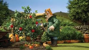The Farmer At Work In 2020 Outdoor Decor Garden Sculpture Shaun The Sheep