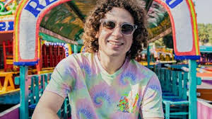 The more the number of subscribers or the views the more revenue they earn from it. Asi Le Fue A Luisito Comunica Con Los Precios De La Comida Colombiana Kienyke