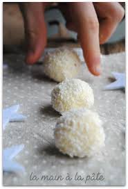 Raffaello Maison Avec Ou Sans Thermomix Recette Recette Chocolat Maison Main A La Pate Et Boule Chocolat