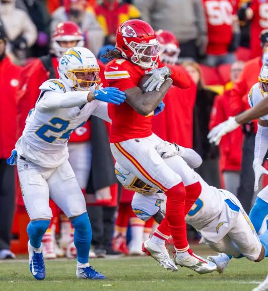 How to watch Kansas City Chiefs vs. LA Chargers Week 6 game: Time, TV &  odds - Yahoo Sports