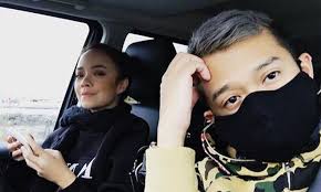 Material yang sangat lembut yang membuatkan aten. Gambar Sekitar Percutian Nora Danish Nedim Di Iceland