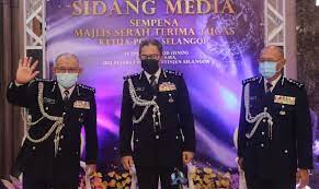 Ketua polis selangor kesal anggota polis lepas suspek kes rogol. Arjunaidi Pangku Ketua Polis Selangor Mulai Esok