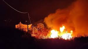 Várias pessoas foram retiradas preventivamente dos lugares de pego dos negros, amendoeira e marroquil devido ao incêndio no concelho de castro marim, faro, que às 09h00 mobilizava nove. 3w1cguhchfd8xm