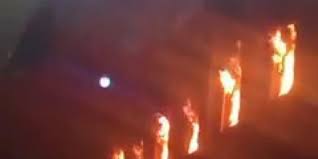 ونشب، منذ قليل حريق هائل في كنيسة مارمينا للاقباط الأرثوذكس بالعمرانية. Pzipn62ccunvcm