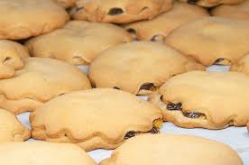 Crumbly cookies with sweet surprise inside! Filled Raisin Cookies Rum Raisin Filled Cookies Homespun Seasonal Living 1 Cup Raisins Chopped 3 4 Cup Sugar 1 Tablespoon Flour 1 Cup Cookies Erma Drown