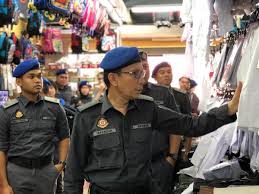 2:24 les' copaque production 53 439 просмотров. Kpdnhep Ar Twitter Timb Pengarah Penguatkuasa Kementerian Perdagangan Dalam Negeri Dan Hal Ehwal Pengguna Kpdnhep Hari Ini Telah Menjalankan Pemeriksaan Ke Atas Premis Premis Perniagaan Yang Menjual Pakaian Sekolah Bertempat Di Kawasan Medan