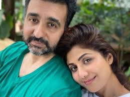 Shilpa shetty, hubby raj kundra and a host of other popular bollywood and tv celebs turned up for a screening of the upcoming 3d animated punjabi film. Shilpa Shetty Is Soaking In The Sun In A Hot Printed Swimsuit Husband Raj Kundra Reacts