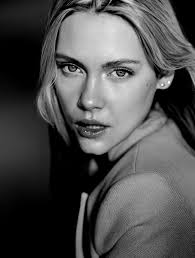 Lisa Kellermann's Instagram, Twitter & Facebook