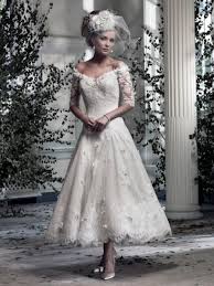 I nostri semplici abiti da sposa corti per trovare la silhouette dei tuoi sogni. Abito Da Sposa Corto Sophia Anni 60 Ian Stuart Catalogo Abiti Da Sposa 2014 Tutto In Un Giorno