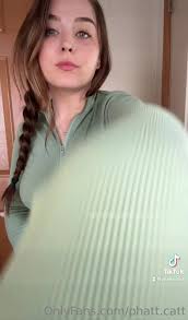 Phatcatt Showing Curvy Booty And Boobs While Doing A Tiktok Onlyfans Video