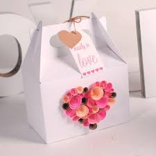 Boyfriends and girlfriends are often surprised, and delighted, to see that their significant other has created a personal gift. Creative Gift Wrapping For Valentine S Day Home Designing