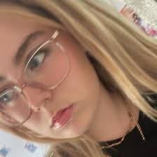 Helena Kahn (helenak_)