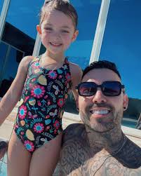 Feliz aniversário Mãe! Obrigado pela avó que tu se tornaste! Que venham  muito e muitos aniversários assim! Te amamos demais ❤️