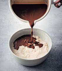 This Hot Chocolate Oatmeal Has An Anti Inflammatory Secret Ingredient Hot Chocolate Oatmeal Winter Breakfast Chocolate Oatmeal