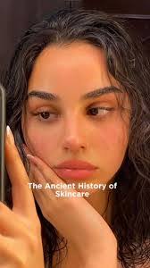 Gwen Handy's Instagram, Twitter & Facebook