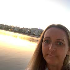 Looking for some help and advice I really want to learn to knit. I can  crochet absolutely anything but not managed to master knitting, I can cast 