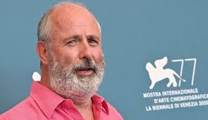 Ricos y famosos, una novela con temática histórica