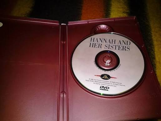 Amazon.com: Hannah and Her Sisters : Woody Allen, Mia Farrow, Michael  Caine, Dianne Wiest, Carrie Fisher, Joanna Gleason, Barbara Hershey, Julie  Kavner, Julia Louis-Dreyfus, Rusty Magee, Lloyd Nolan, Maureen O'Sullivan,  Short, Bobby,