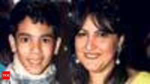 Celebs enjoy Padamsee's Xmas eve bash