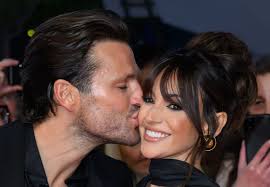 What celebs cringe PDA says about their relationship