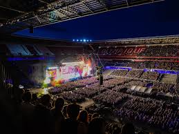 Prior to crossing the atlantic, however, collins will play a series of summer concerts. Phil Collins 35 000 Fans Au Groupama Stadium Groupama Stadium