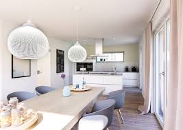 Familienhaus Vero Satteldach Mit Flacher Dachneigung Haus Kuchen Wohn Esszimmer Haus Deko