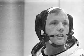 Marco chimenz, giovanni stabilini, riccardo tozzi. Neil Armstrong 90 Anni Fa Nasceva Il Primo Uomo Cameralook