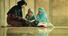 Tafsir surat luqman ayat 14 ini disarikan dari tafsir ibnu katsir, tafsir fi zhilalil quran, tafsir al azhar, dan tafsir al munir. Asbabun Nuzul Surat Luqman Ayat 13 Pendidikan Tauhid Sejak Dini