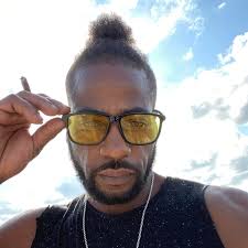 Un hombre que sacrifica sus sueños por una mujer… termina perdiendo ambos"  💔🥀